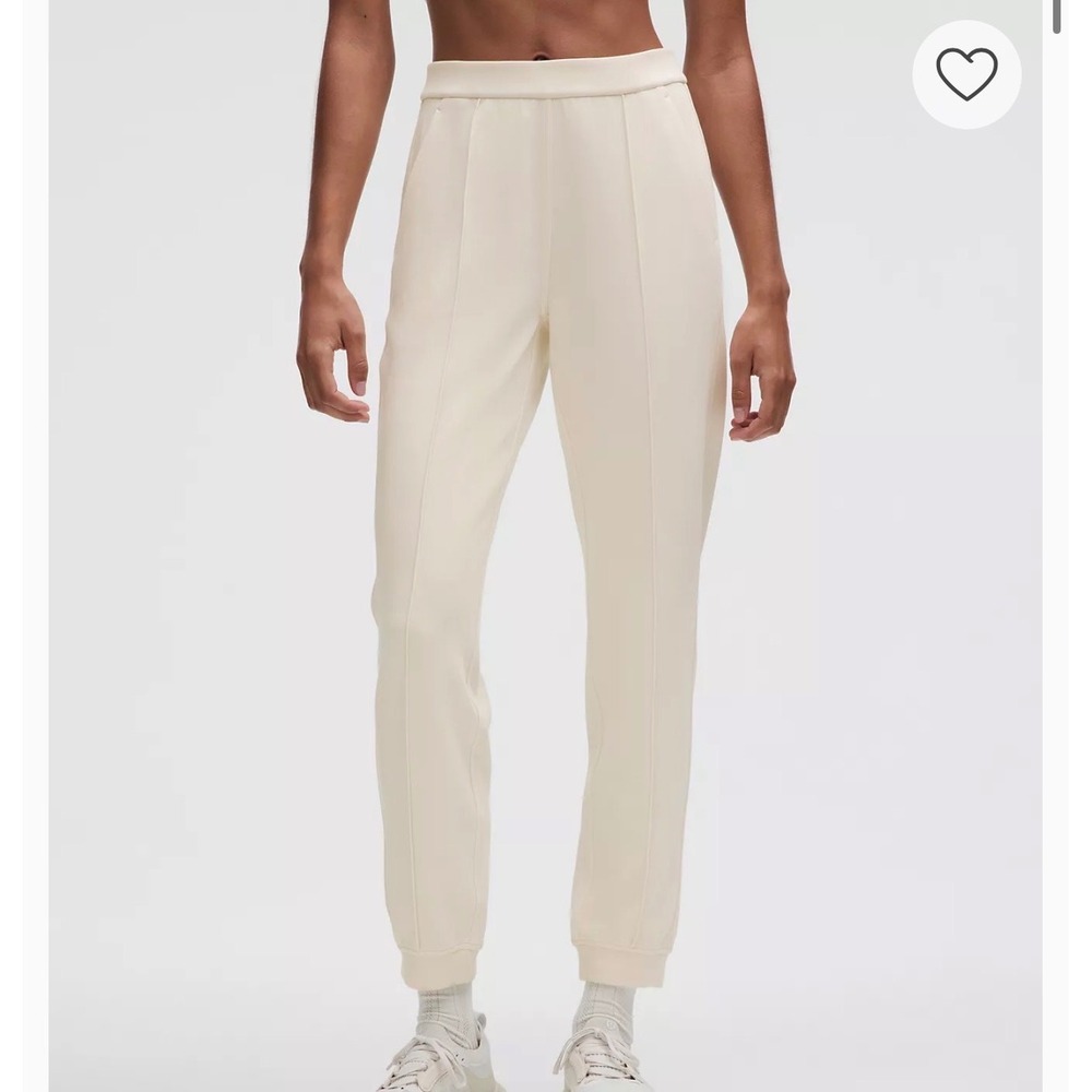 Lululemon Softstreme Smooth Fit Pull-On High-Rise Jogger Cream Pintuck Tapered S
